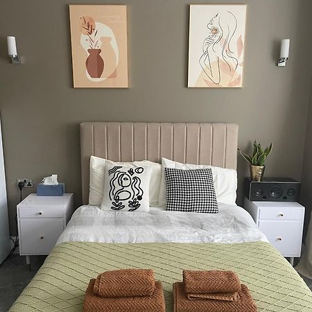 Modern Huge Double Room With Private Bathroom In Colindale Έτζγουερ Εξωτερικό φωτογραφία