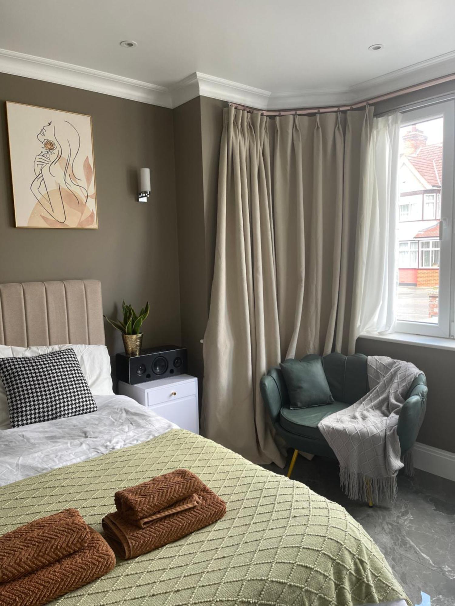 Modern Huge Double Room With Private Bathroom In Colindale Έτζγουερ Εξωτερικό φωτογραφία